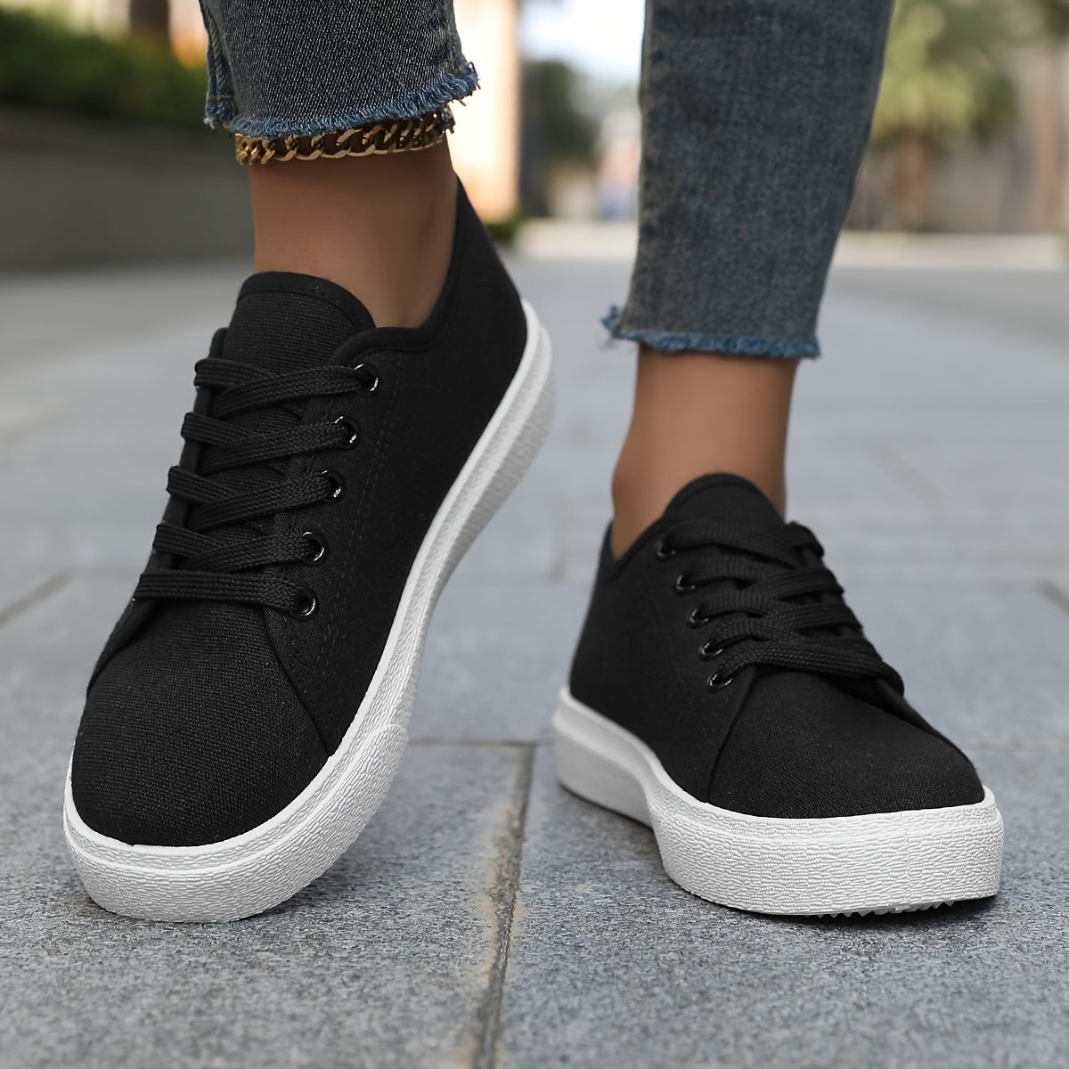 Zapatillas de skate casual ligeras para mujer en negro y blanco