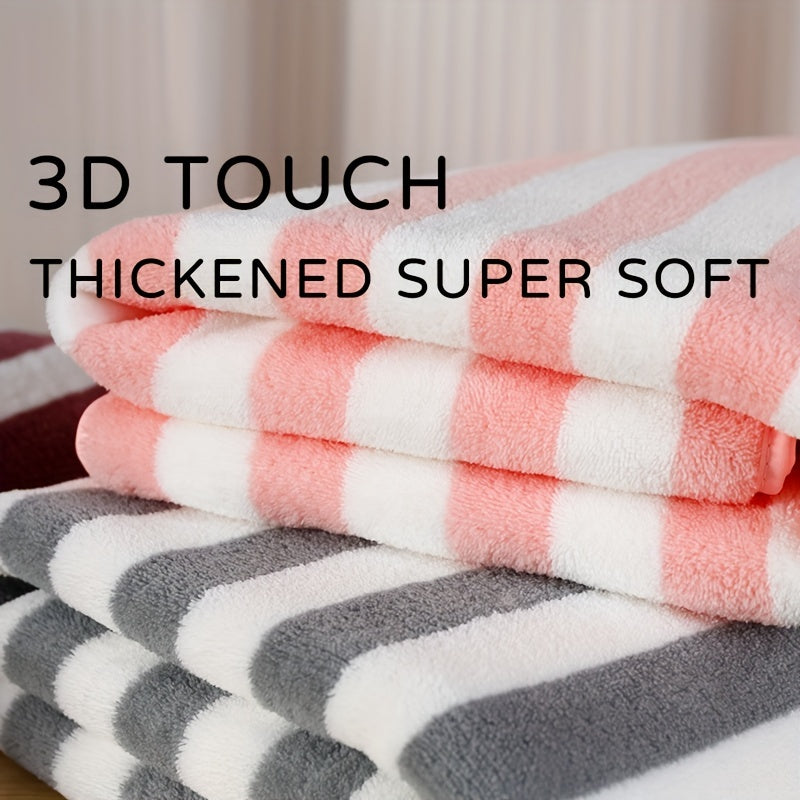 Koʻk va oq chiziqli mikrotoʻqimachilik hammom sochiqlari toʻplami katta hammom sochiq va yuvinish mato bilan birga