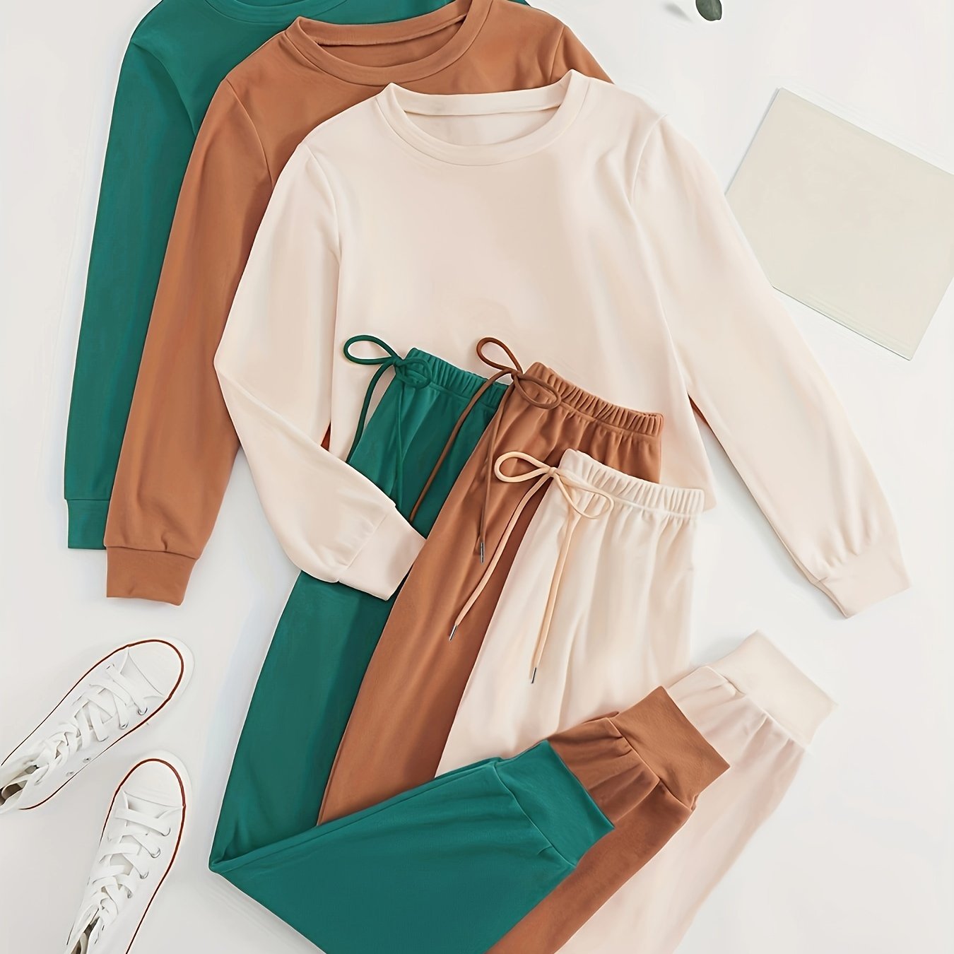 Ayollar uchun 3 qismli dam olish to'plami, uzun qo'lqopli ko'ylak va jogger shimlar bilan, kuzda qulay va erkin moslashuv uchun.