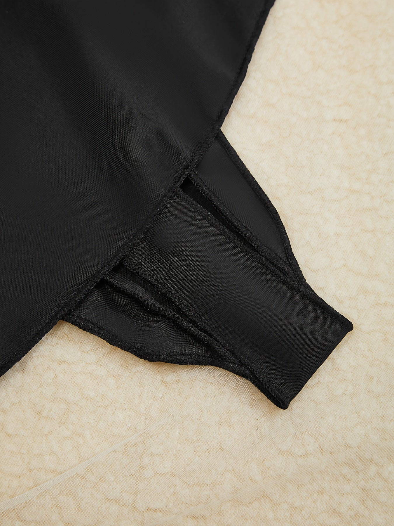 Новые европейские и американские пляжные шорты с сексуальным изогнутым задом и дизайном с краем в виде листа.