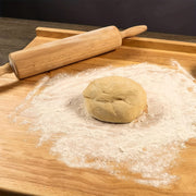 Katta bambukdan yasalgan pishiriq taxtasi, ikki tomonlama oshxona go'sht bloki va counter qirralari, stolda mustahkam joylashish uchun qaytariladigan kesish taxtasi, oziq-ovqat xavfsiz kesish taxtasi