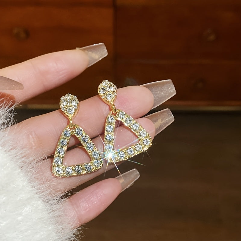 To'rt juft porloq rhinestone osma quloq uzuklaridan iborat hashamatli sovg'a to'plami