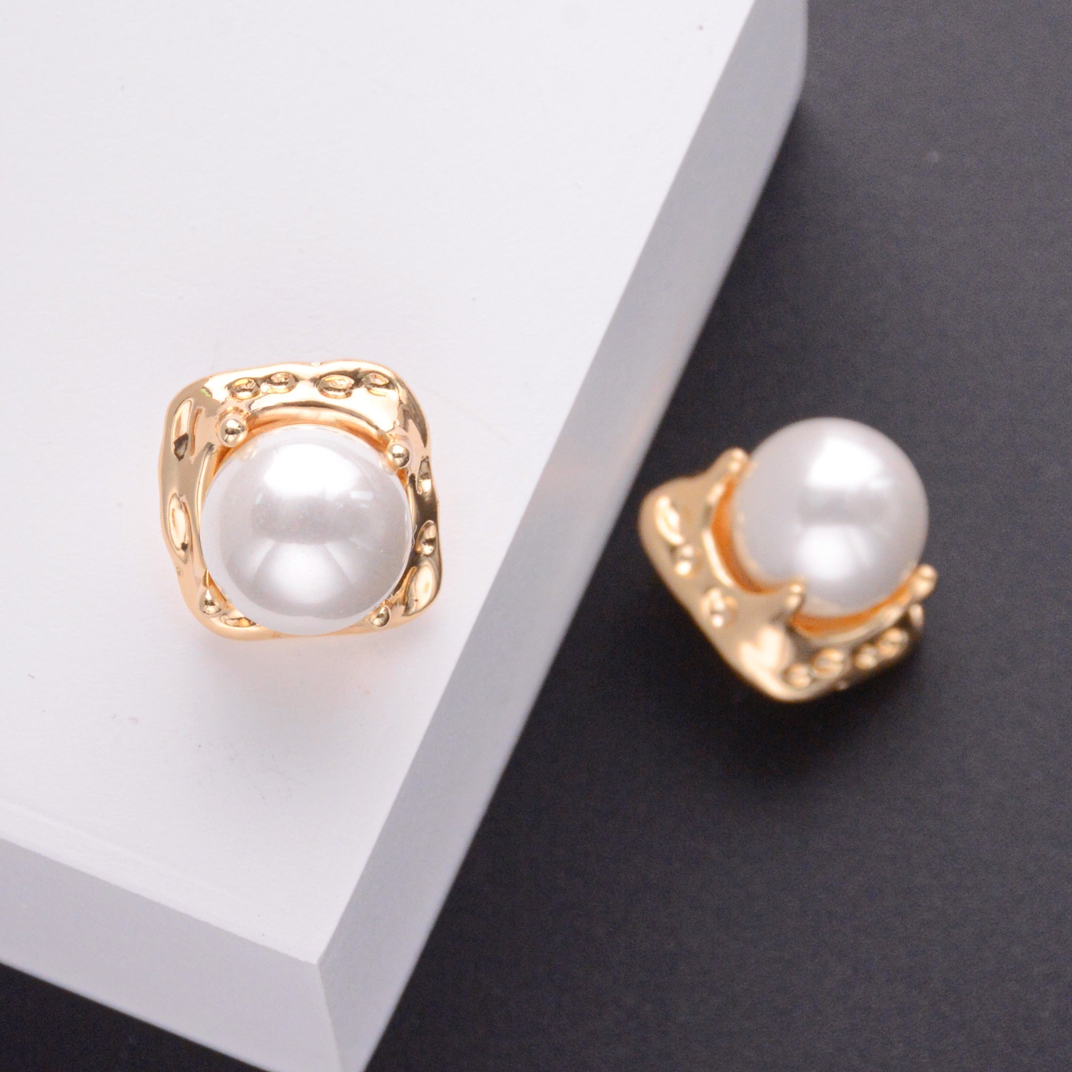 6 ta Vintage Marvarid Tugmalar to'plami - Sviterlar, Blazerlar, Palto va DIY Moda Loyihalari uchun Zamonaviy Metall Bezaklar. Kiyim-kechak, 3D Qo'l san'atlari, Sumkalar, Shlyapalar va Gullar uchun ideal.