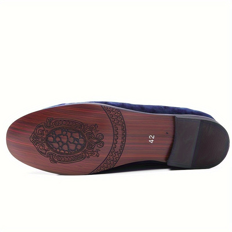Erkaklar uchun katta o'lchamdagi tasodifiy loferlar, etnik naqshli tikuvlar bilan, yurish va haydash uchun nafas oladigan slip-on dizayni va zamonaviy kauchuk taglik.