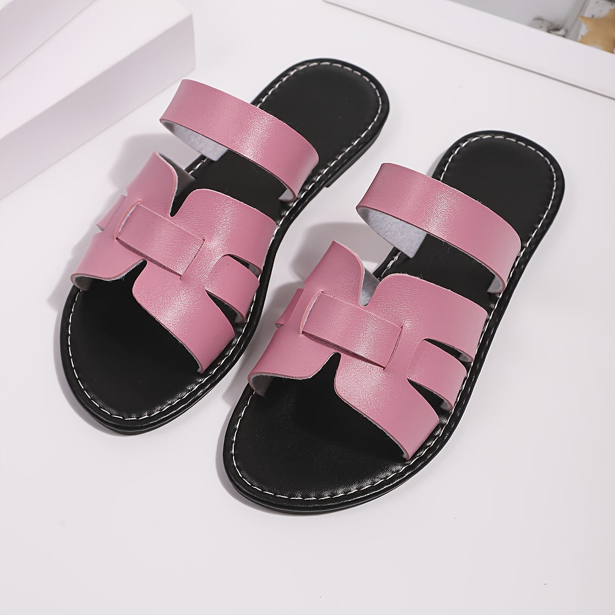 Ayollar uchun keng model ochiq barmoqli tekis sandalki, nafas oladigan strapli yozgi plyaj uchun