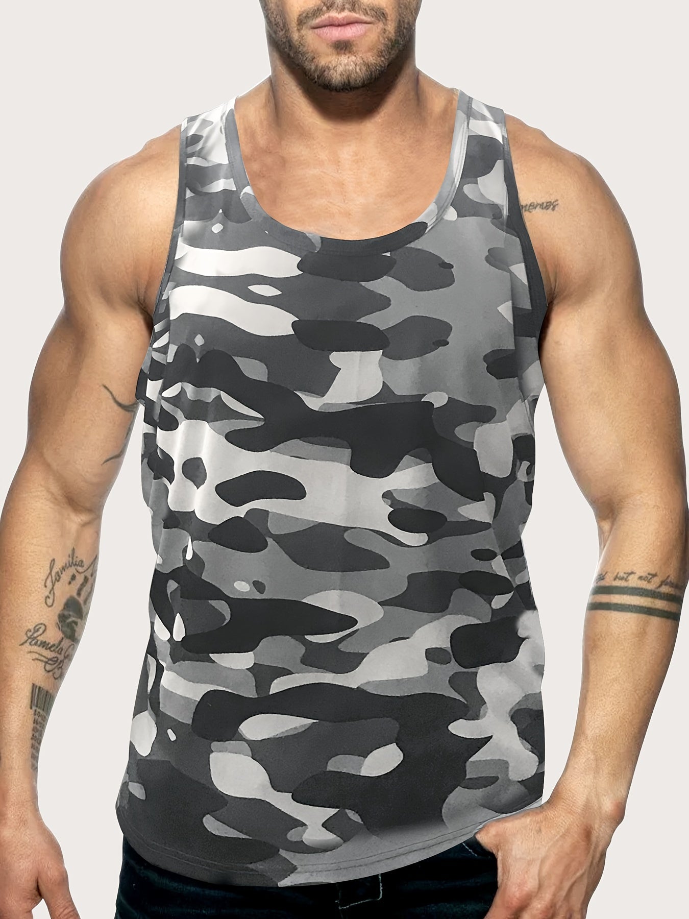 Uchta Katta O'lchamdagi Erkaklar uchun Kamuflyaj Tank Toplar 100% Polyester Tez Quriydigan matodan tayyorlangan, Sport zalida, Badan tarbiyasi, Fitnes, Plyaj, Yugurish, Mashg'ulotlar uchun.