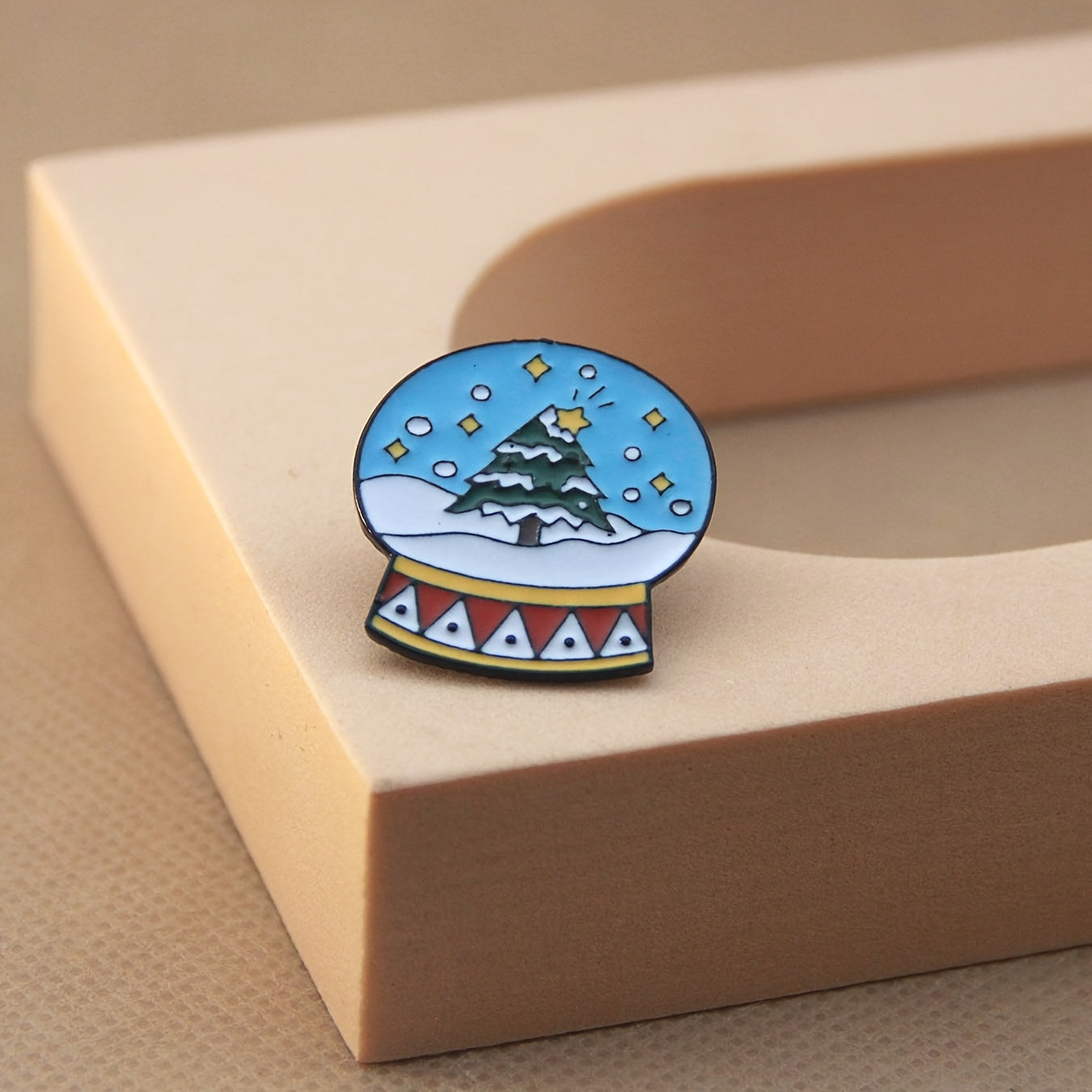 9 ta Rojdestvo broshlari to'plami, Santa, qoraxona, multfilm uslubidagi alloy pinlar, kalitlar va kurtkalar uchun