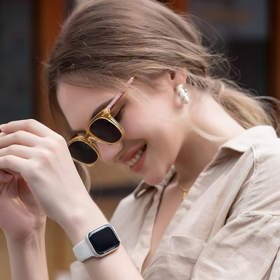 Elegant Floral Silicone Watch Band for Apple Watch Series SE/8/7/6/5/4/3/2/1 Adjustable Skin-Friendly Blue Clasp