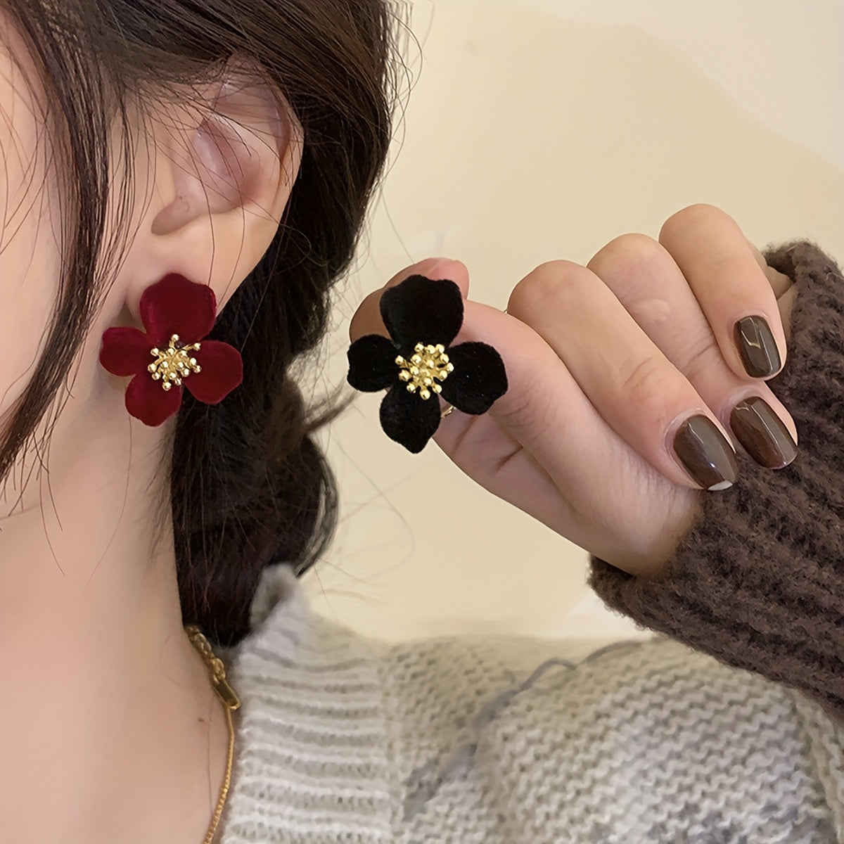 Women's Vintage Black Flower Stud Earrings Zinc Alloy Stainless Steel Post