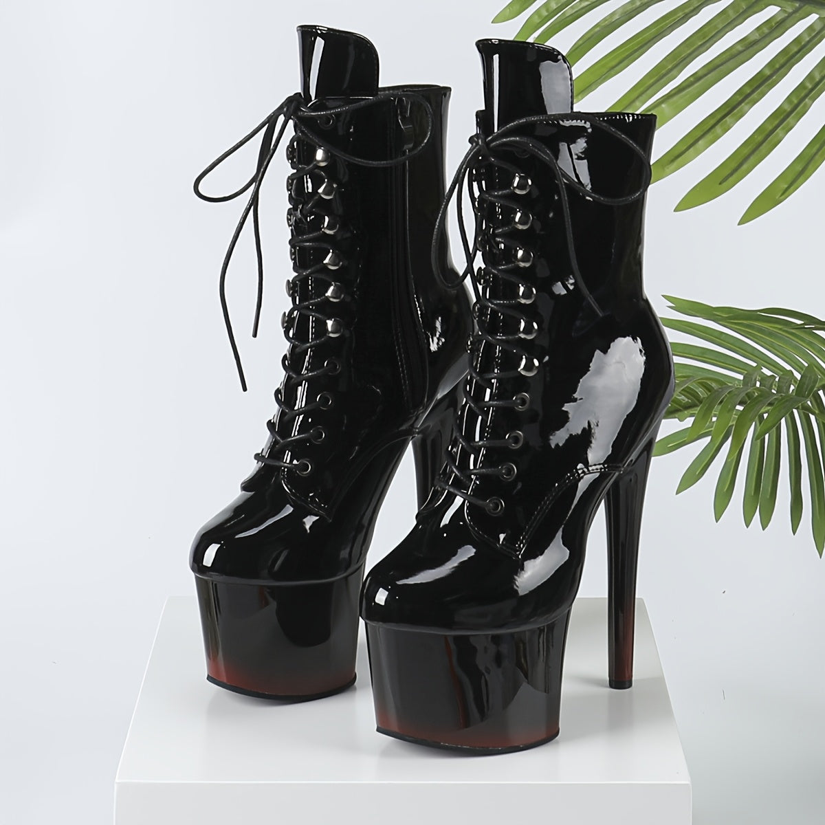 Ayollar uchun qora sintetik platformali yuqori poyabzal, partiyaga va rasmiy tadbirlarga mo‘ljallangan botlar