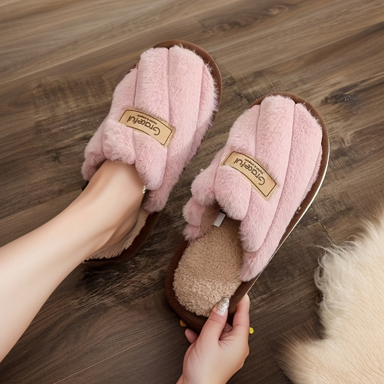Unisex Checkered Plush Slippers Non-Slip EVA Sole All-Season Home Shoes