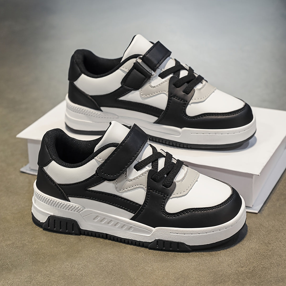 Kids Low-Top Breathable Sneakers for Boys and Girls with Geometric Patterns