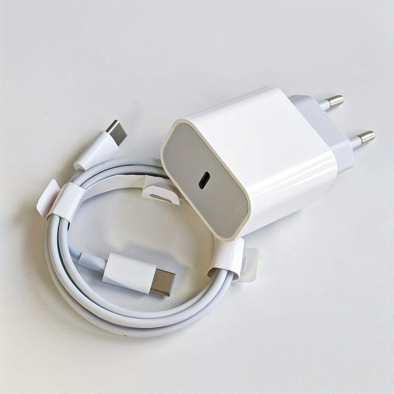 10W USB-C зарядка EU розетка тез зарядлаш сайёҳлик қуёш адаптери iPhone, Galaxy ва USB-C қурилмалари учун