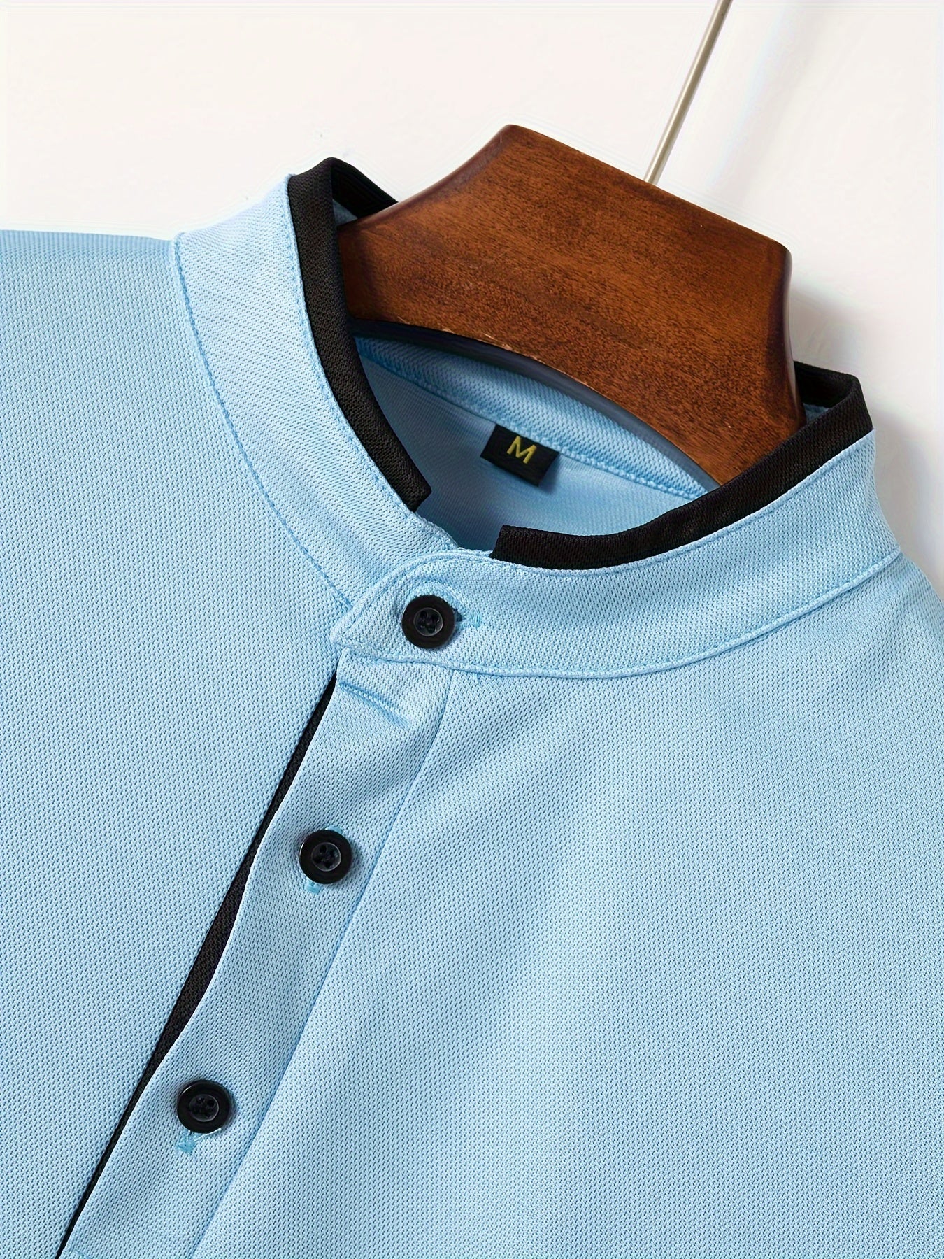 Erkaklar uchun bir rangli turli xil yengsiz Henley futbolkasi, yoz uchun mukammal, tasodifiy sport uchun sovg'a.