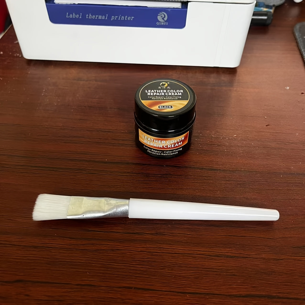 Crema restauradora de cuero para volantes y asientos. Pasta reparadora de arañazos negra