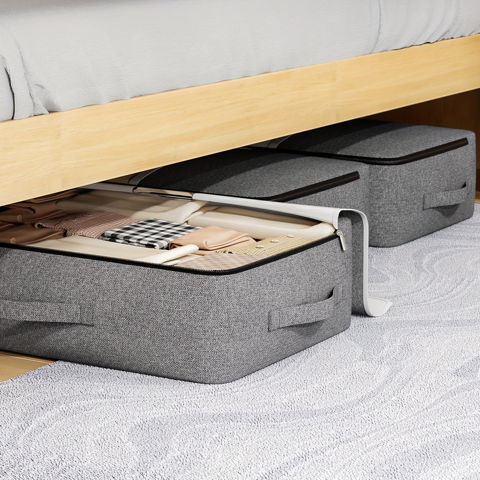 Keng joyga ega bo'lgan yotoq ostidagi saqlash sumkasi, ko'rinadigan deraza bilan, qulay kirish uchun bir nechta tutqichlar, yig'iladigan va zipli - yostiqlar, kiyimlar va o'yinchoqlar uchun ideal