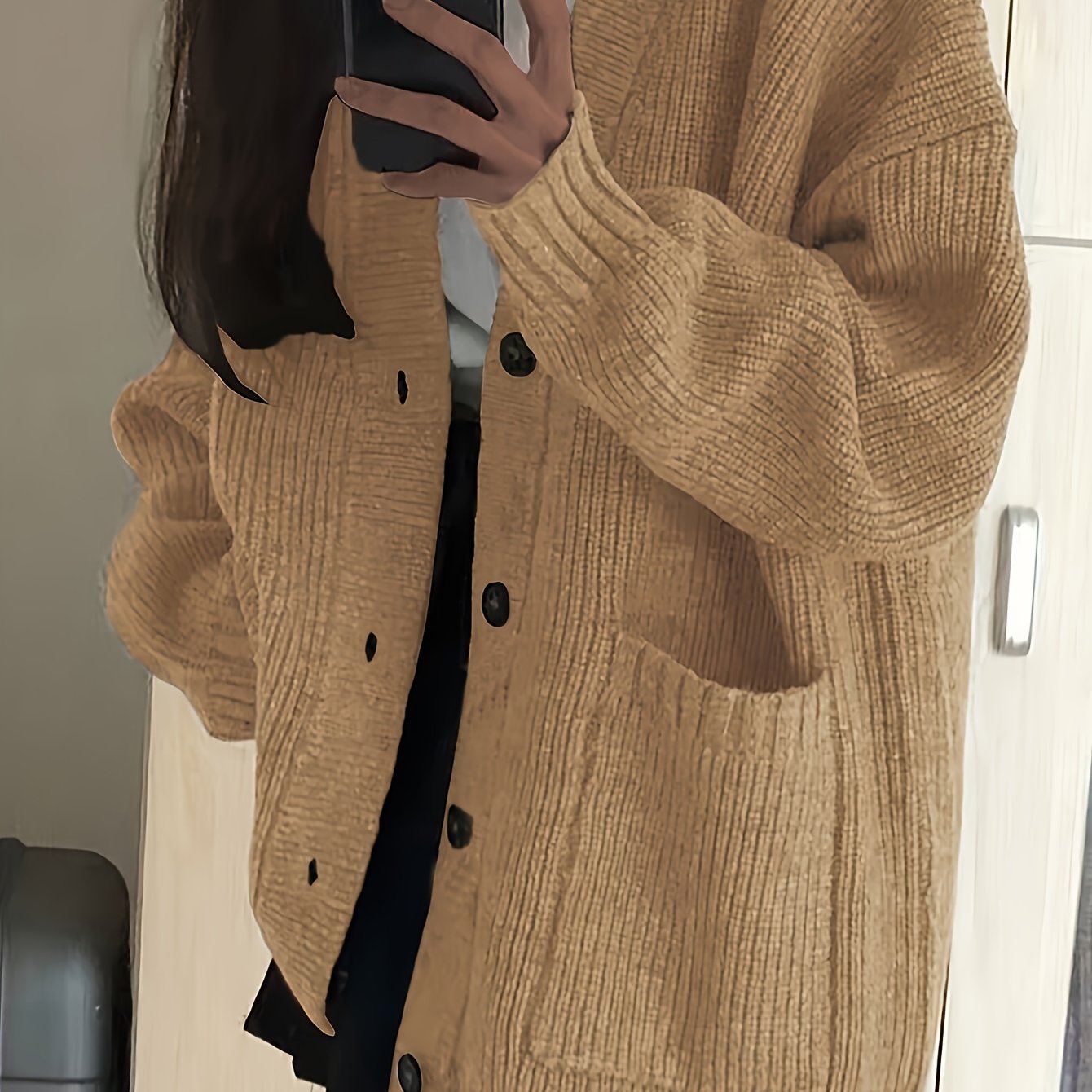 Ayollar uchun tasodifiy V-yuvalangan sviter, kuz va qish uchun mukammal.