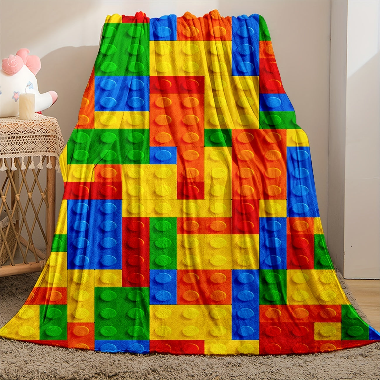 Мягкое и удобное фланелевое одеяло из 1 шт. с конструкторами идеально подходит для обеденного перерыва, дивана или кемпинга. Это легкое одеяло — отличный подарок для дома и может использоваться в гостиной, офисе или на диванном кресле или кровати.