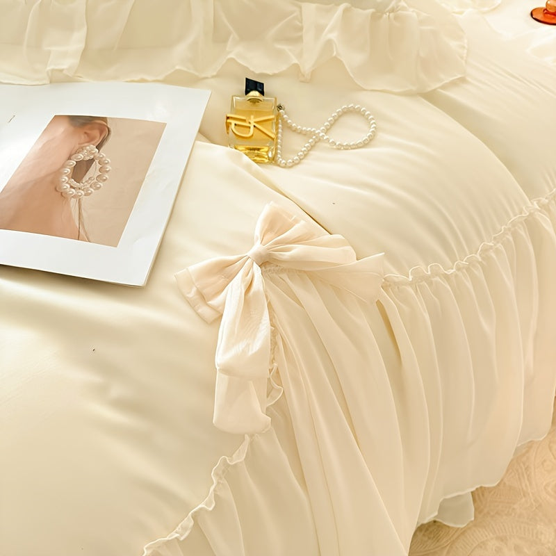 3-qismli Princess uslubidagi bej va oq yostiq qoplamasi to'plami fransuz dantelli bezaklar bilan. Har mavsum uchun, zip yopilishi, mashinada yuvish mumkin. 100% polyester to'qilgan matodan tayyorlangan, 140-160G. Qoplama