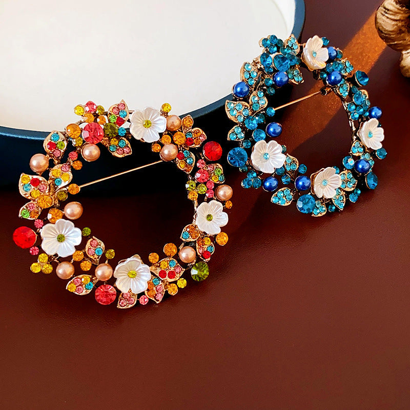 Vintage Floral Brooch with Rhinestones Elegant Jewelry for Women