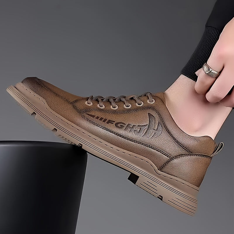 Erkaklar uchun suv o'tkazmaydigan, zamonaviy va ifloslanishga qarshi bo'lgan, har mavsumga mos keladigan shoelari bog'ichli bo'yniga ega.