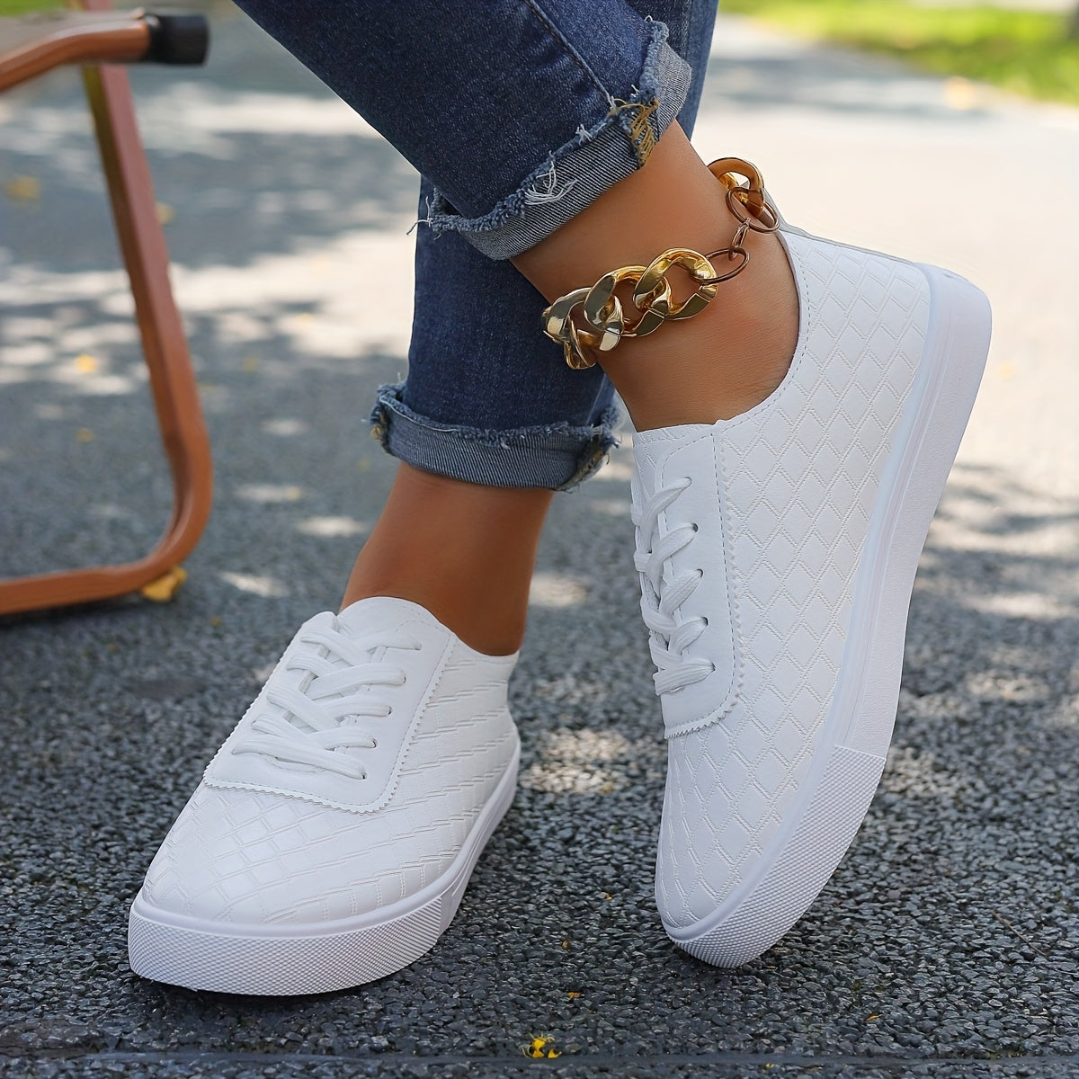 Women’s Casual Sneakers Lightweight Quilted White Low-Top Lace-Up Shoes