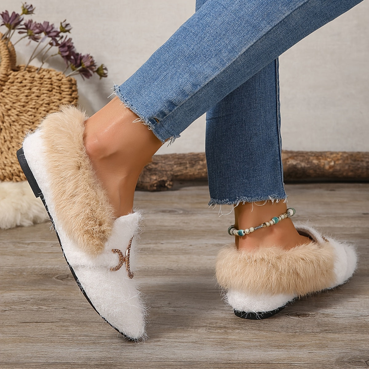 Zapatos planos femeninos de felpa con punta afilada y slip-on estilo Mary Jane con forro de piel sintética blanca
