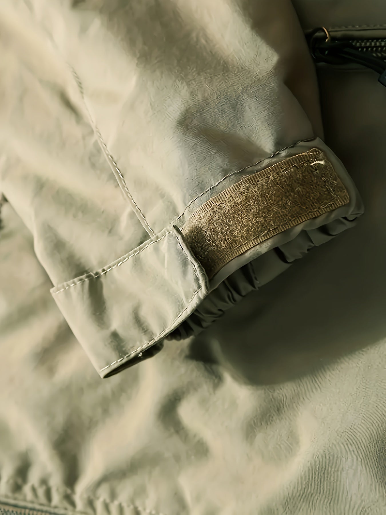 Men Hooded Softshell Jacket with Multiple Pockets Waterproof Windproof Outdoor Hiking Camping