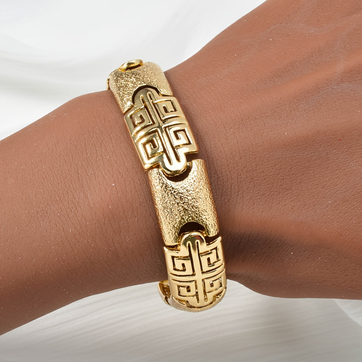 Ayollar uchun go'zal vintage uslubidagi zargarlik to'plami - Geometrik muzlatilgan bambuk va omadli naqshlar bilan bezatilgan, mis marjon, bilaguzuk, sirg'a va uzukni o'z ichiga oladi - To'y va maxsus tadbirlar uchun ideal