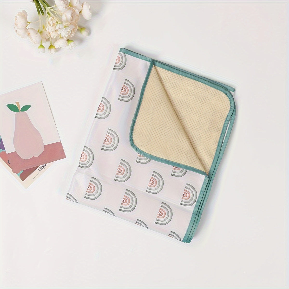 Polyester pol bilan yopilgan, sirg‘almas, suv o'tkazmaydigan, quvvatlangan pol mato, ichki va tashqi o‘yinlar uchun bolalar uchun