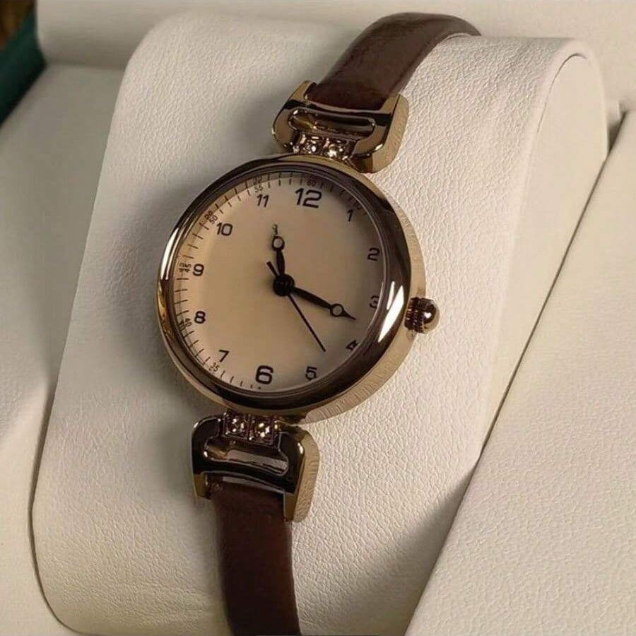 Women's Vintage-Inspired Quartz Watch with Synthetic Leather Strap Alloy Case Non-Waterproof