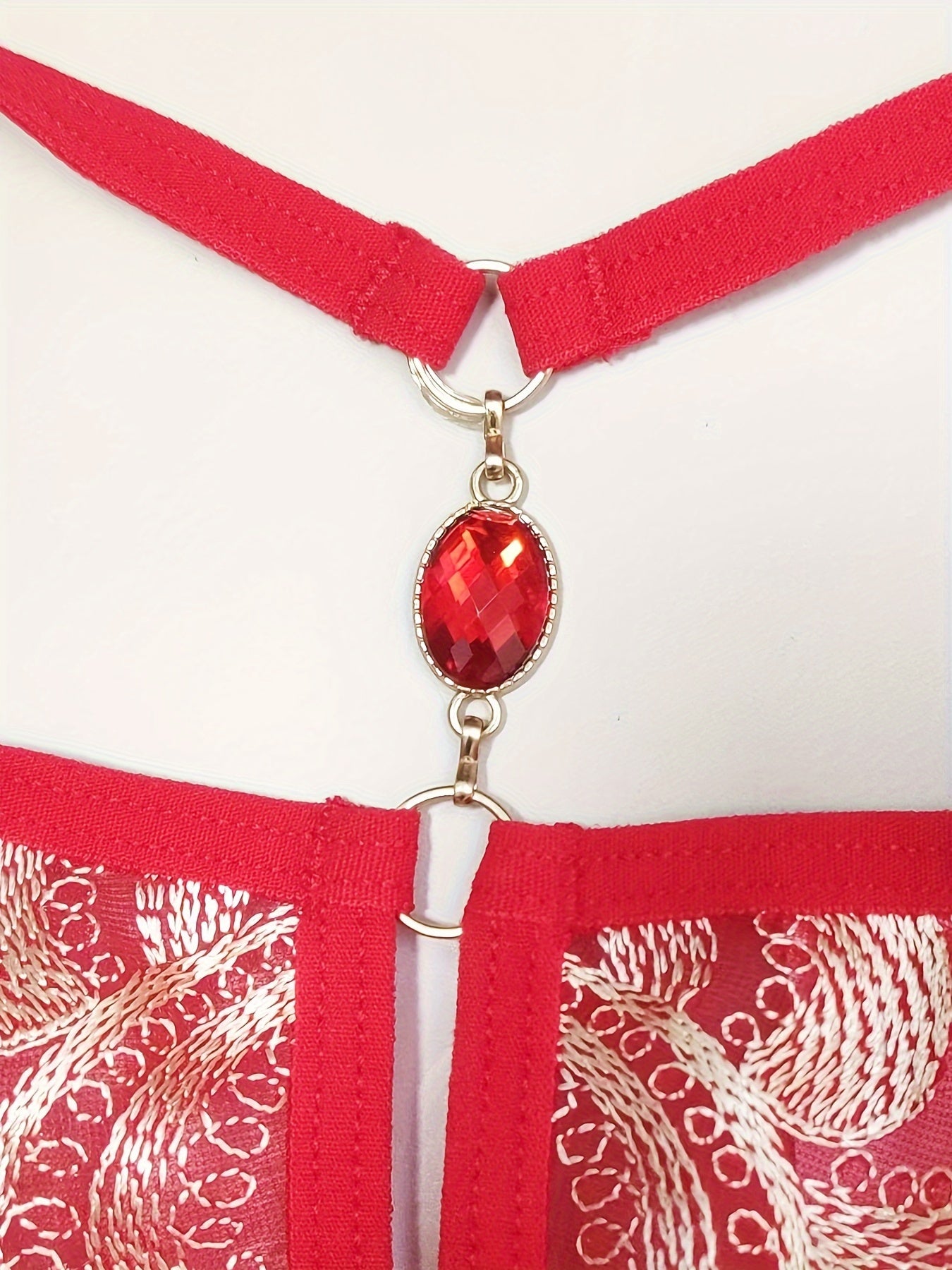 1 шт. Сексуальные фиолетовые и золотые стринги с вышивкой в виде бабочки - Элегантные кружевные трусики с низкой посадкой и бантиком, дышащая полиэстеровая смесь, можно стирать вручную - Романтичное белье