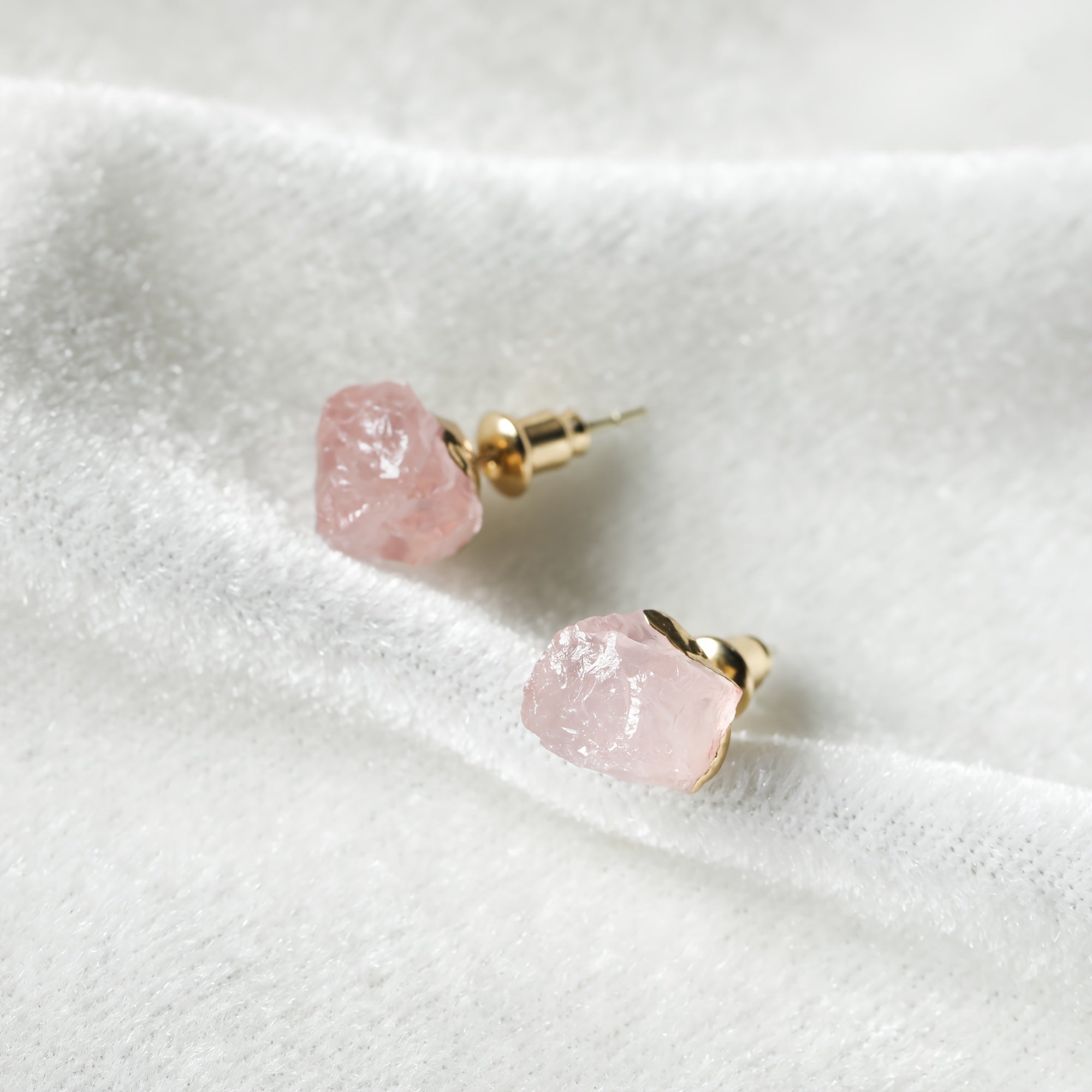Chic Boho 925 Silver Stud Earrings with Chalcedony Gemstone, Perfect for Everyday and Parties, Bohemian Style Earrings, Natural Chalcedony Stone, Ideal for Daily Wear, Boho-Chic Stud Earrings