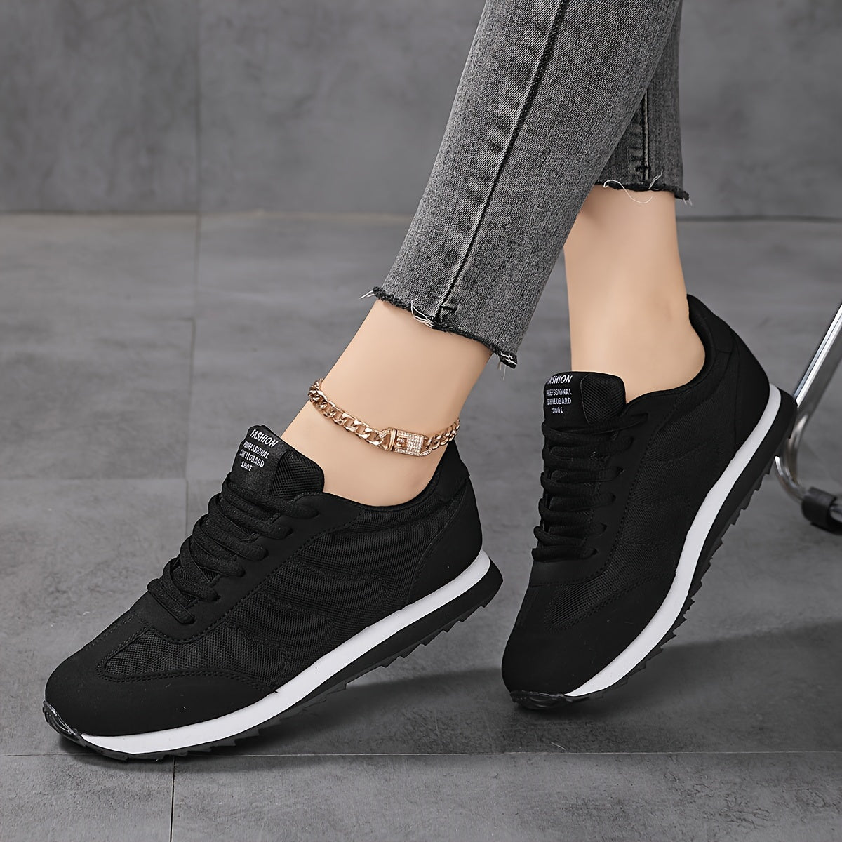 Women’s Breathable Fabric Sneakers Casual Lace-Up Low Top Running Shoes