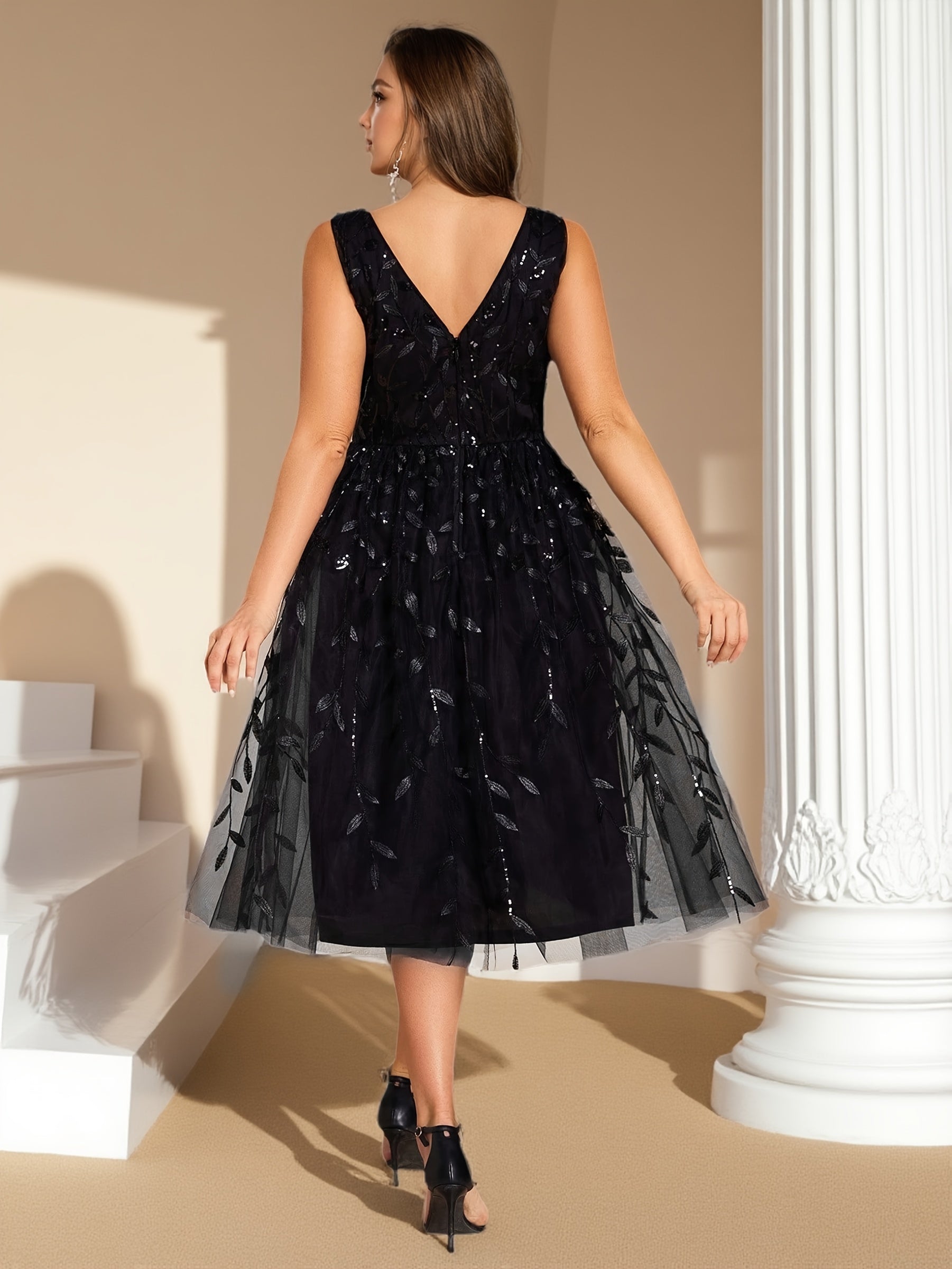 Plus Size Women's V-Neck Sequin Sleeveless Evening Dress for Parties