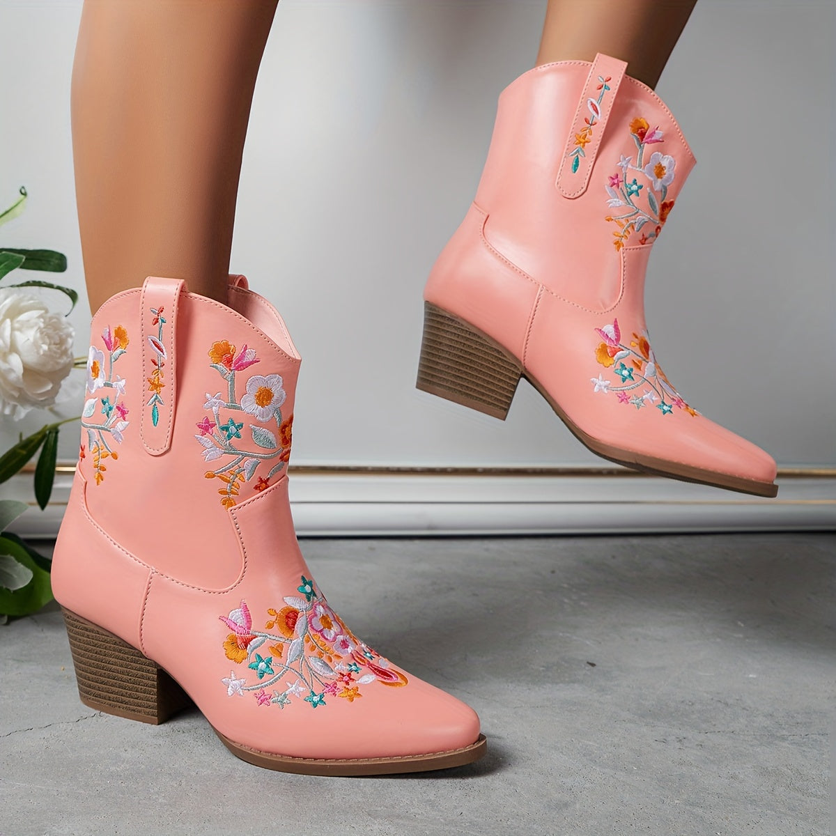 Женские цветочные вышитые искусственные сапоги до бедра с фиолетовым массивным каблуком