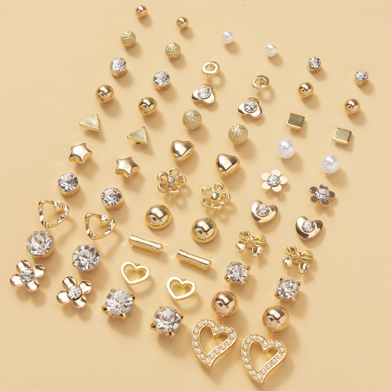 Ayollar uchun 30 ta nafis yurak shaklidagi marjon, kapalak, kristal va oltin quloq taqqichlari