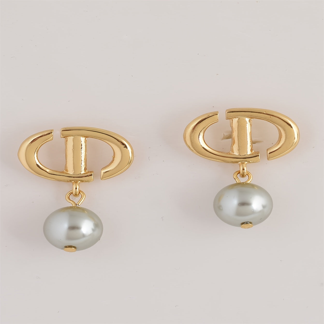 925 Sterling Silver Posts bilan jihozlangan zamonaviy dumaloq marjonli sirg‘alar, sezgir teri uchun xavfsiz, kokteyl partiyalari, maxsus tadbirlar va ta'tillar uchun ideal - Aloqalarni qurish va quvonchli lahzalarni nishonlash uchun shikoy va nafis dizayn