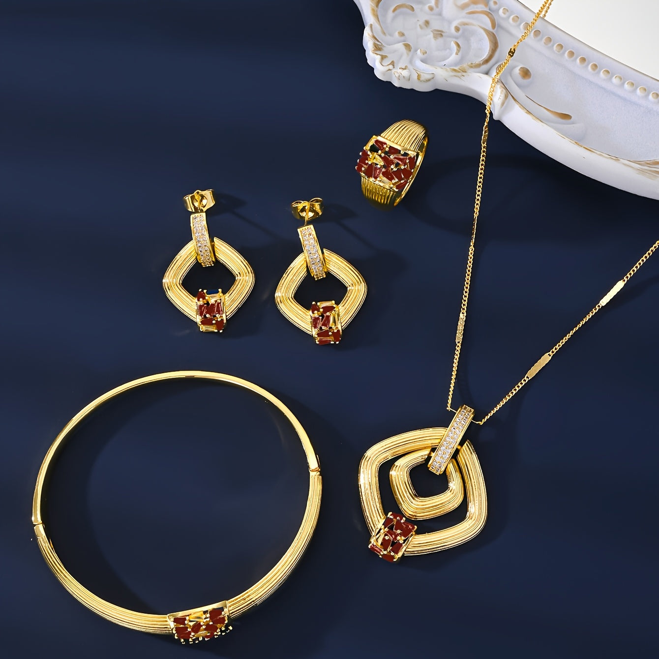 MEIZ tomonidan Vintage Luxury Style Jewelry Set - Nafis 18K oltin qoplamali zirkon to'plami, zargarlik buyumlari, bilaguzuk va uzukni o'z ichiga oladi - Har kuni kiyish yoki sovg'a berish uchun ideal