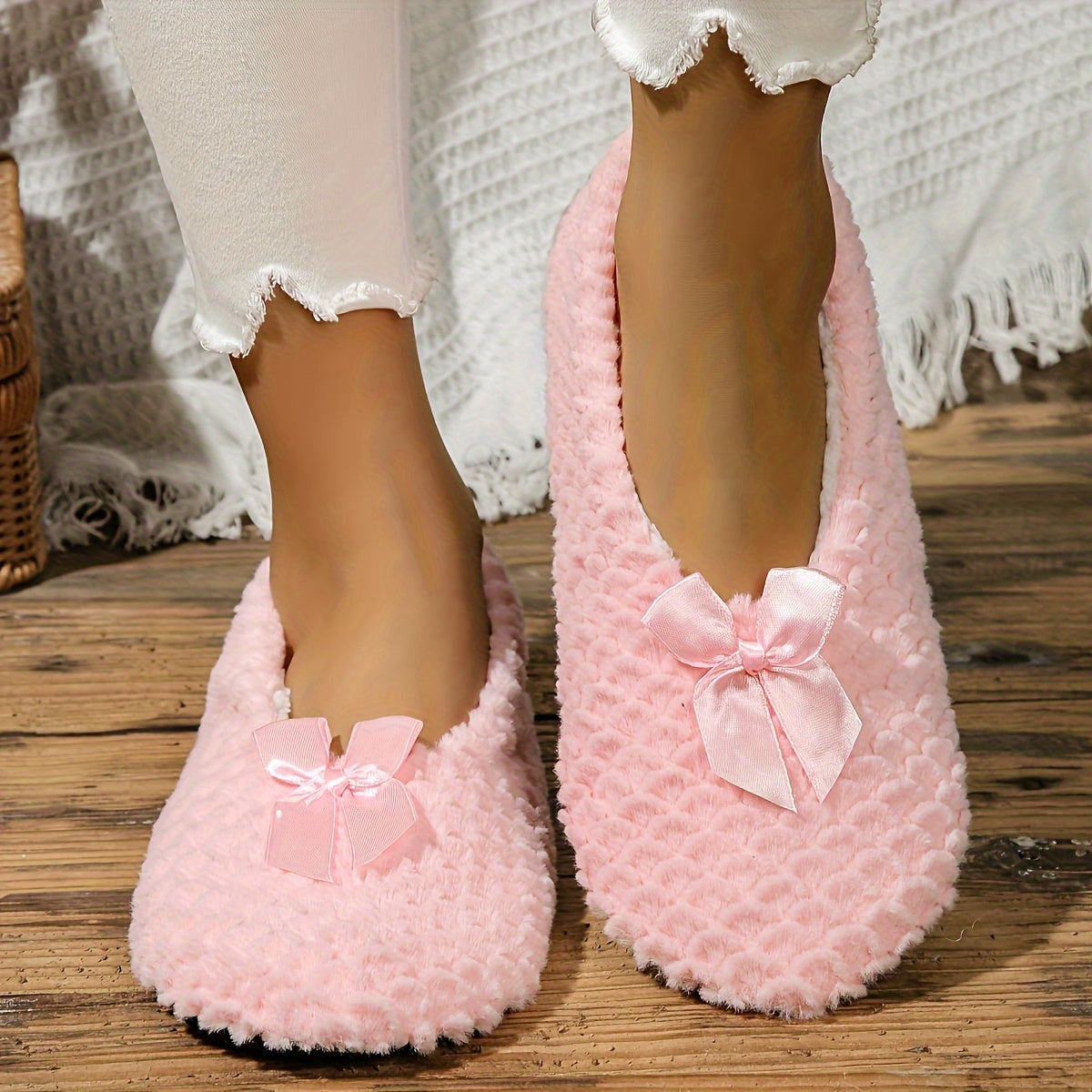 Ayollar uchun issiq shippaklar yumshoq plišli mo'ynali, tishsiz, tekis poyabzal