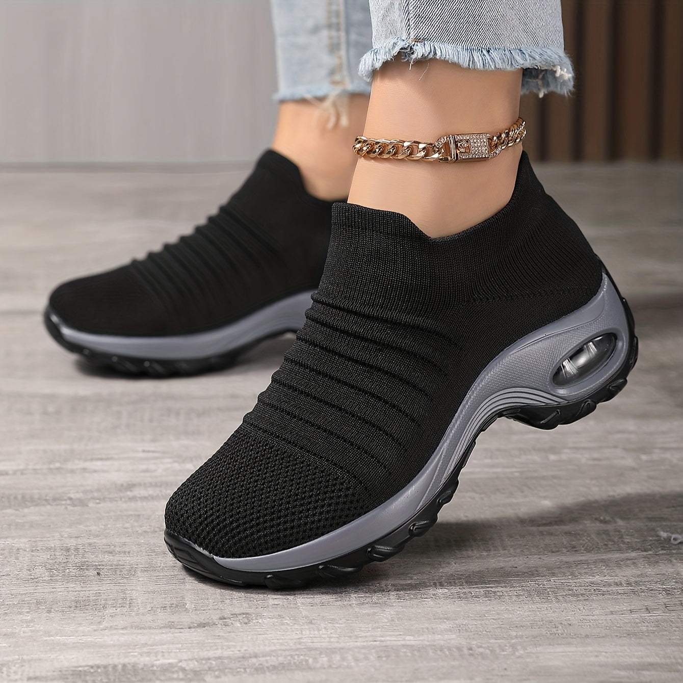 Plus Size Black Upper Gray Sole Slip-On Air Cushion Jazz Sneakers