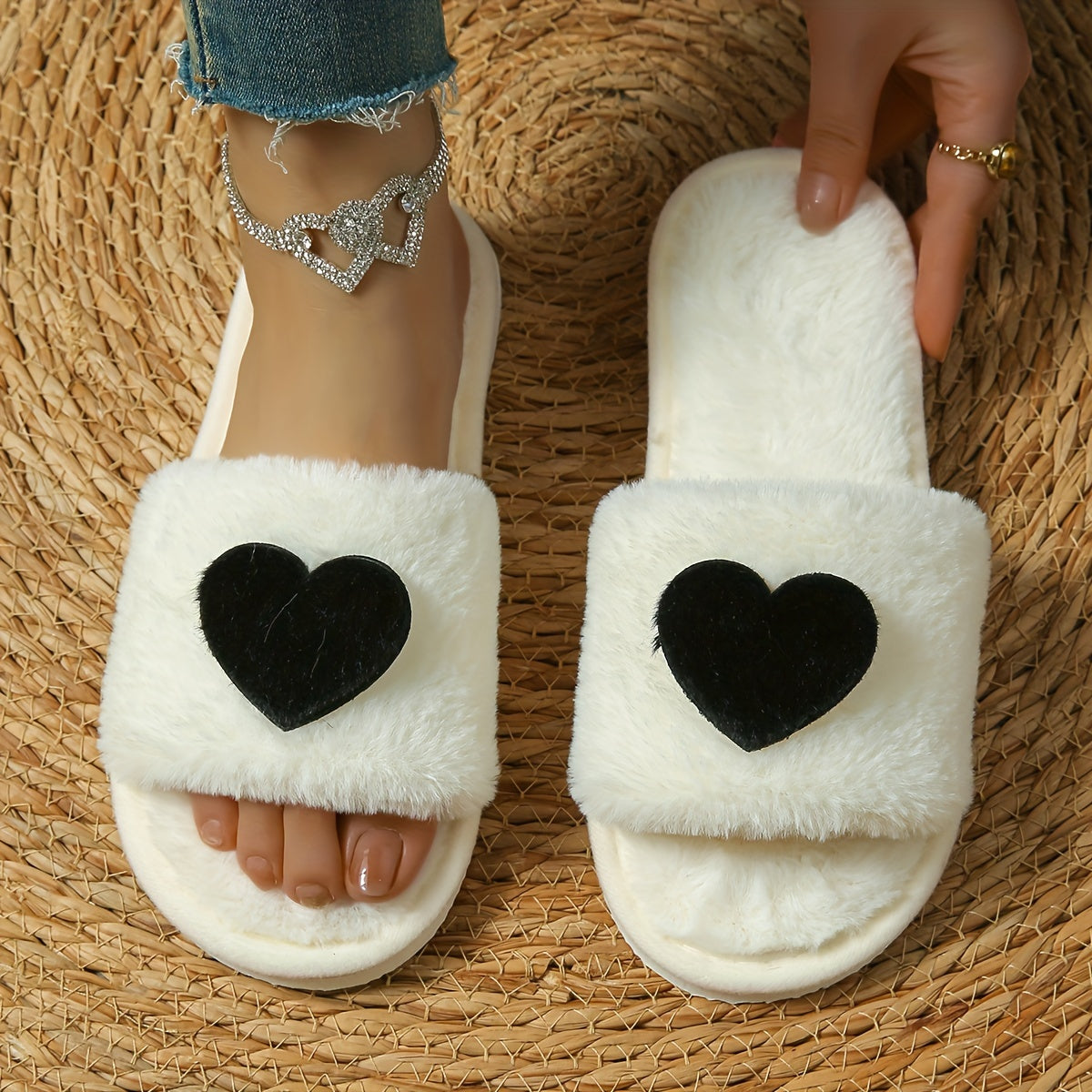 Women's Fleece-Lined Winter Slippers Non-Slip EVA Sole Heart Pattern Indoor House Shoes Black Pink