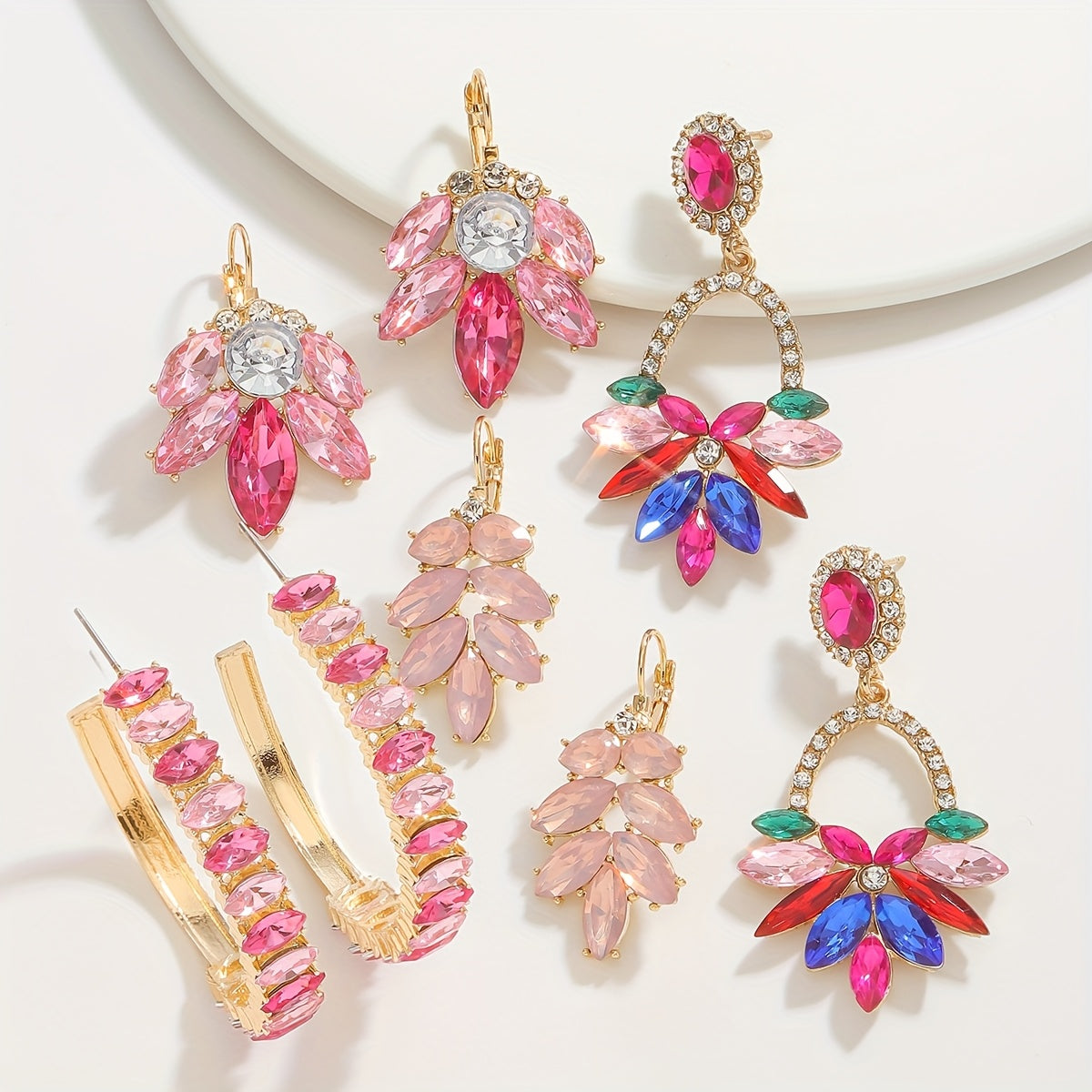 Yorqin pushti gullar va barglar bilan bezatilgan rhinestone'lar - zamonaviy moda aksessuari, zanglamaydigan po'latdan tayyorlangan, oltin rangli sink qotishmasidan, qiz do'stingiz uchun mukammal 14 fevral sovg'asi, barcha tadbirlar va fasllar uchun mos.