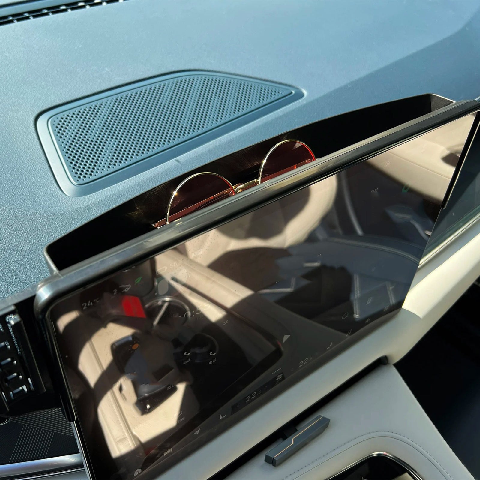 Car Phone Holder Center Screen Fixed Bracket Phone Mount for SUV SUV Guide