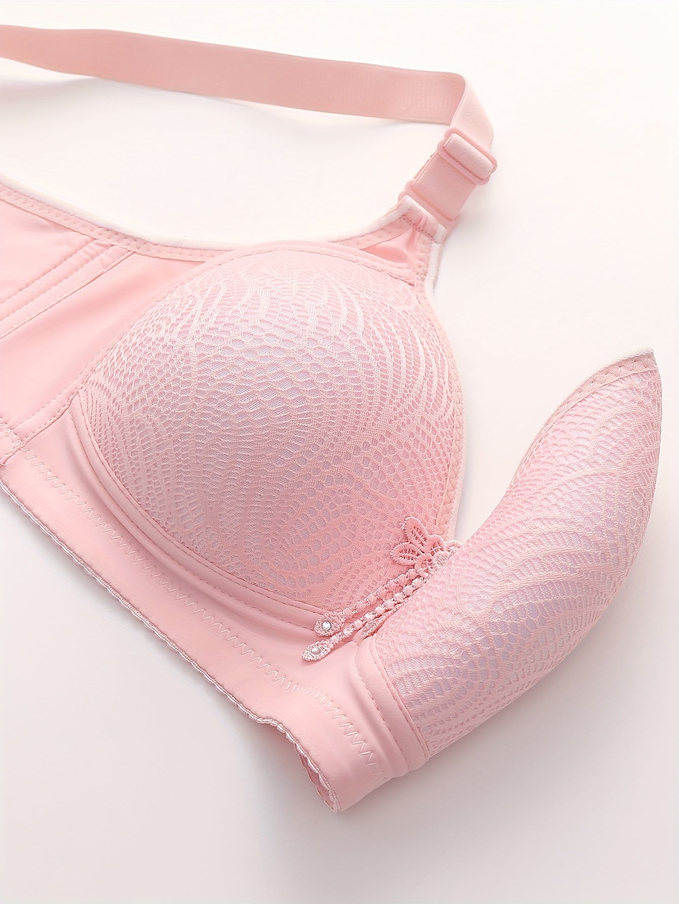 Women's Jacquard Wireless Padded Bra with Appliques and Light Padding