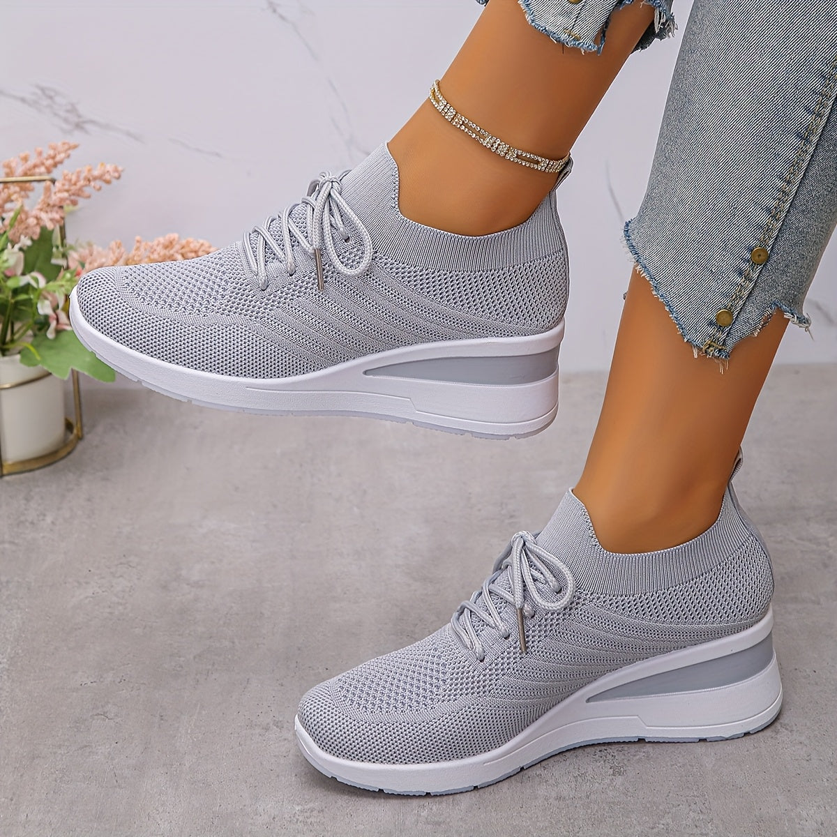 Women's Casual Low-Top Lace-Up Sneakers Breathable Fabric All-Season