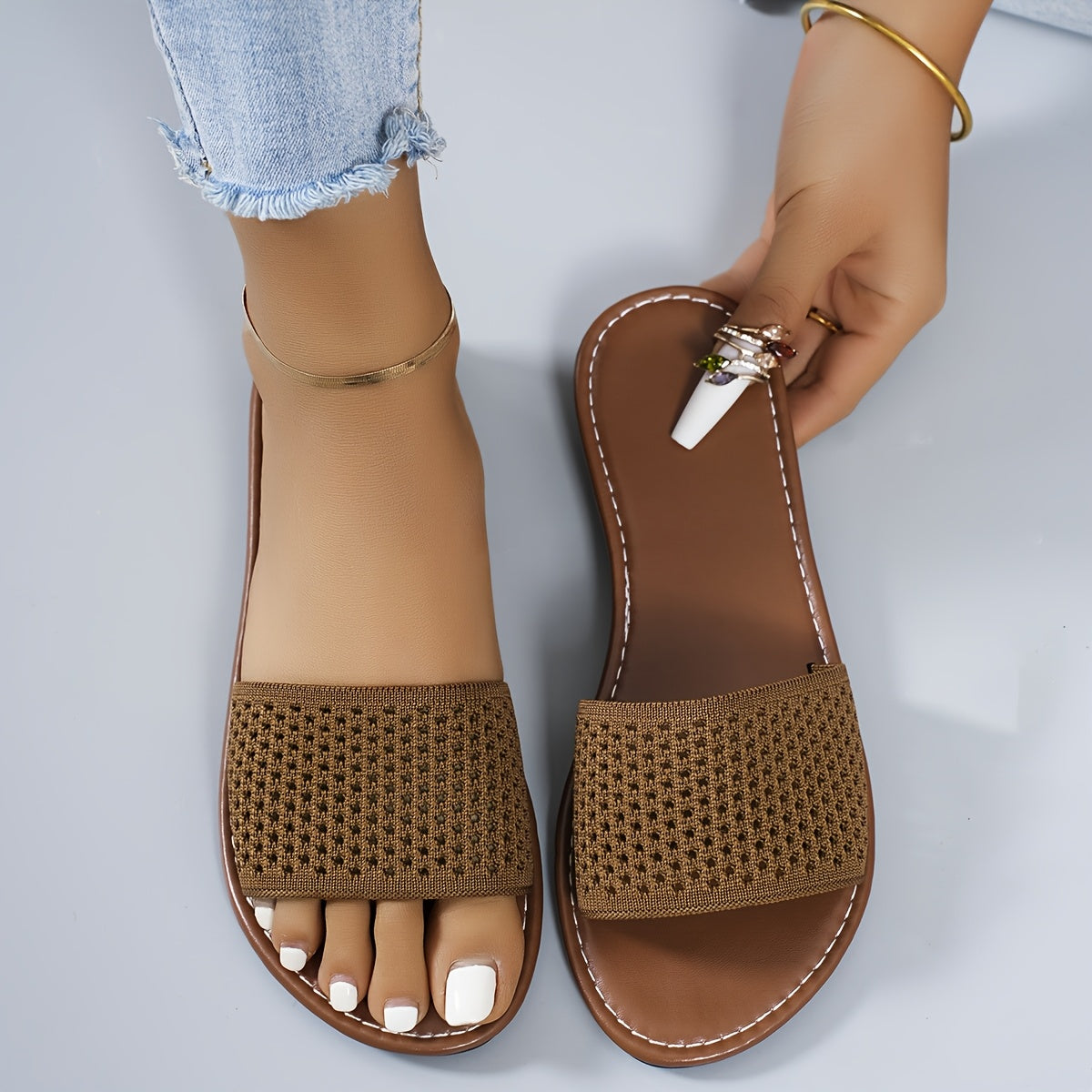 Ayollar uchun tekis slayd sandalilar, tarmoq ustki qismi, sirpanchiq bo'lmagan rezina taglik, yozgi plyaj