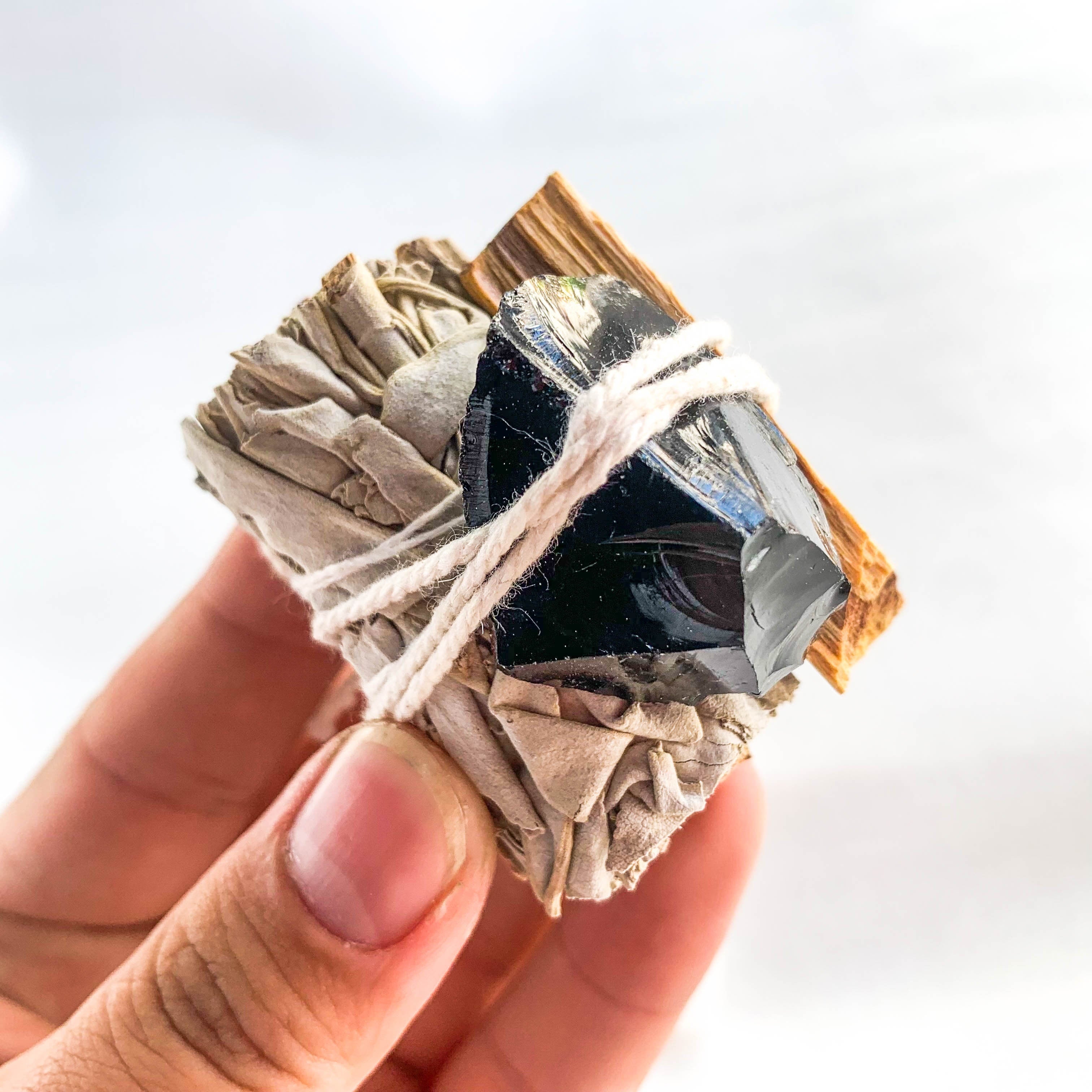 Conjunto de varita de limpieza energética de cristal de roca natural con varita de amatista, selenita y salvia blanca