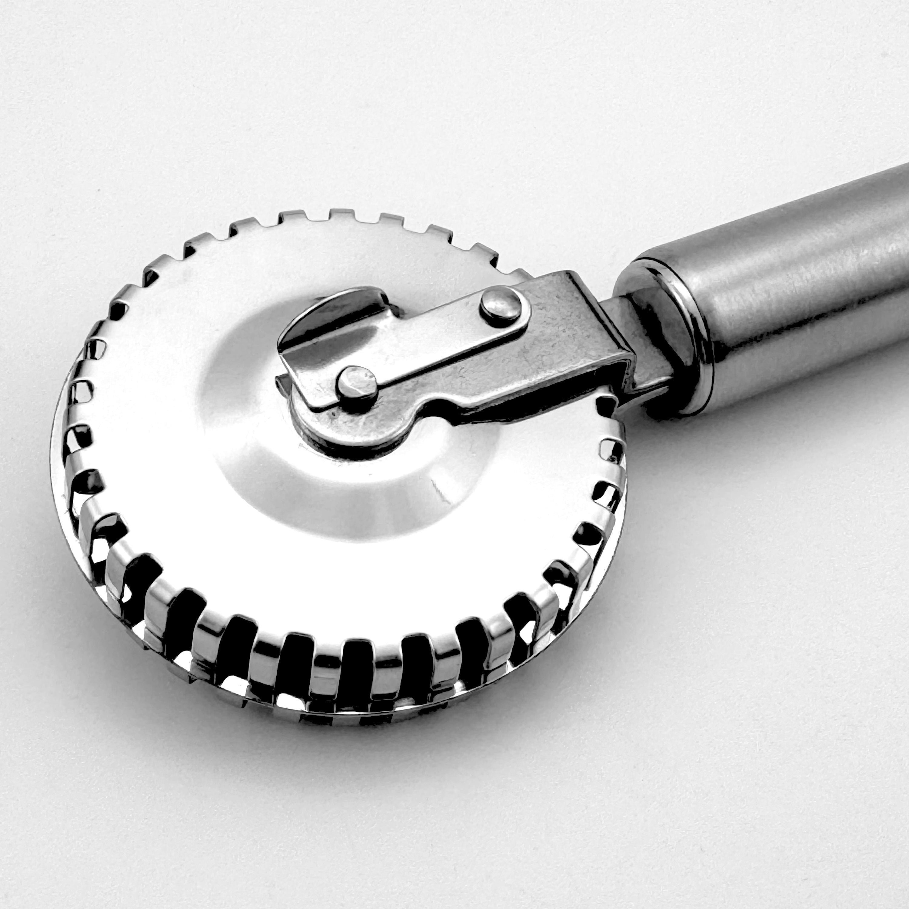 Multi-Functional Stainless Steel Pastry Roller Cutter for Pies Cookies Ravioli