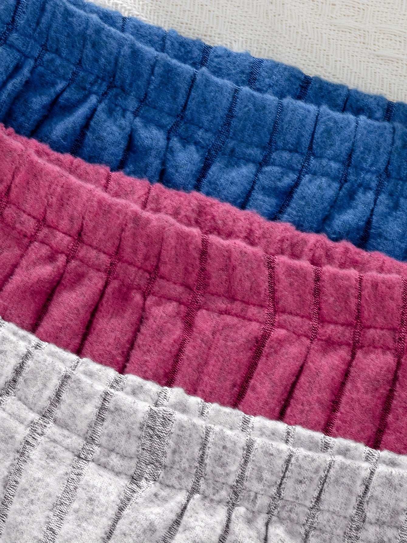 Conjunto de pantalones con campana de manga larga para niñas con accesorios de oreja de madera para primavera y otoño